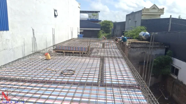 Giám sát thi công sắt thép mái biệt thự 2 tầng mái thái